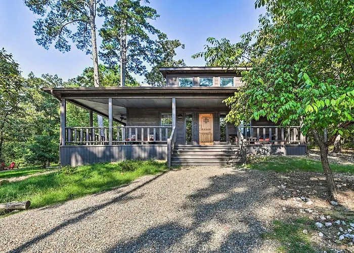 Luxe Broken Bow Cabin With Tesla Charging Station