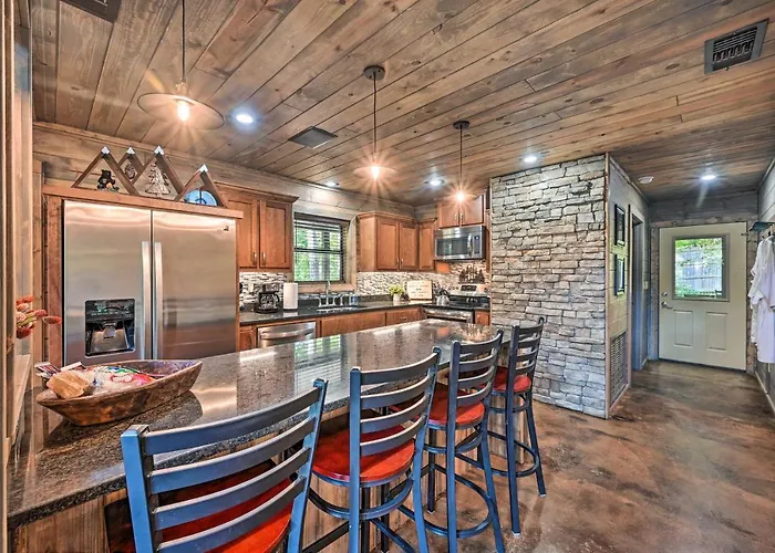 Luxe Broken Bow Cabin With Tesla Charging Station