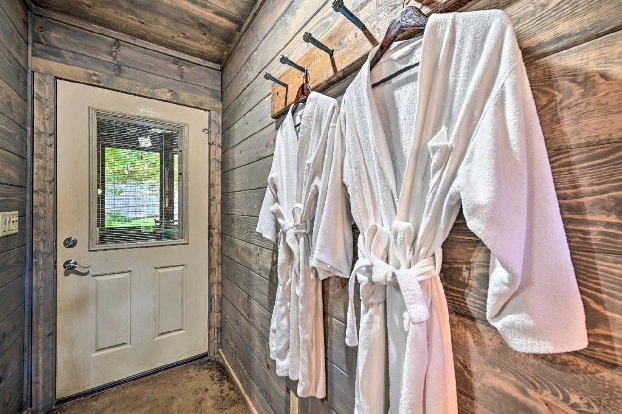 Luxe Broken Bow With Tesla Charging Station Holiday home